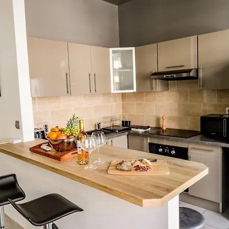 Flavia - Balcony Glimpse Of The Sea Διαμέρισμα *