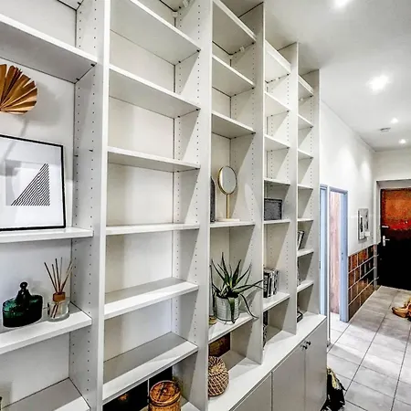 Flavia - Balcony Glimpse Of The Sea Αζάτσιο