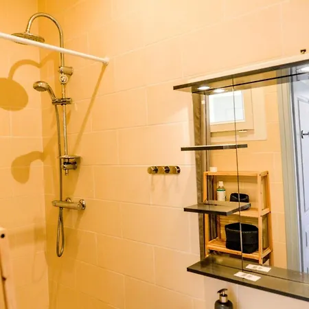 Flavia - Balcony Glimpse Of The Sea Apartament